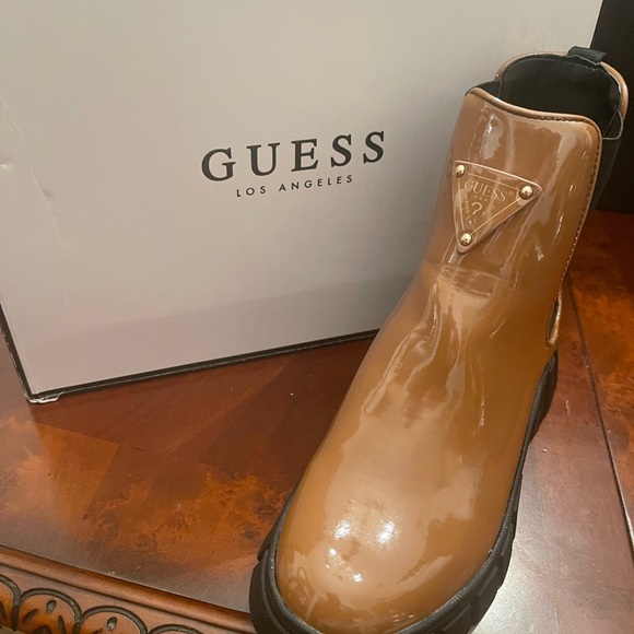 Guess - Picture 2 of 3